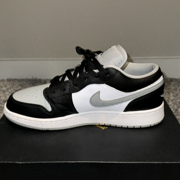 Air Jordan 1 Low (GS) - Picture 4 of 5